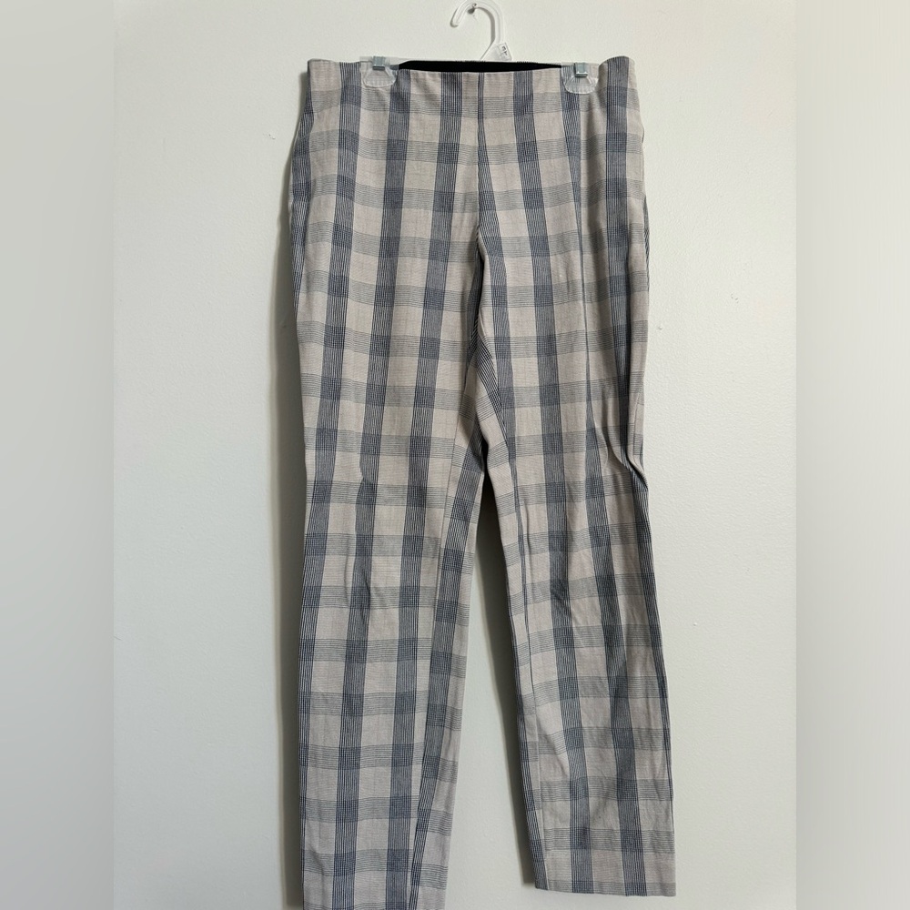 Size 2. Skinny stretch ankle pants.